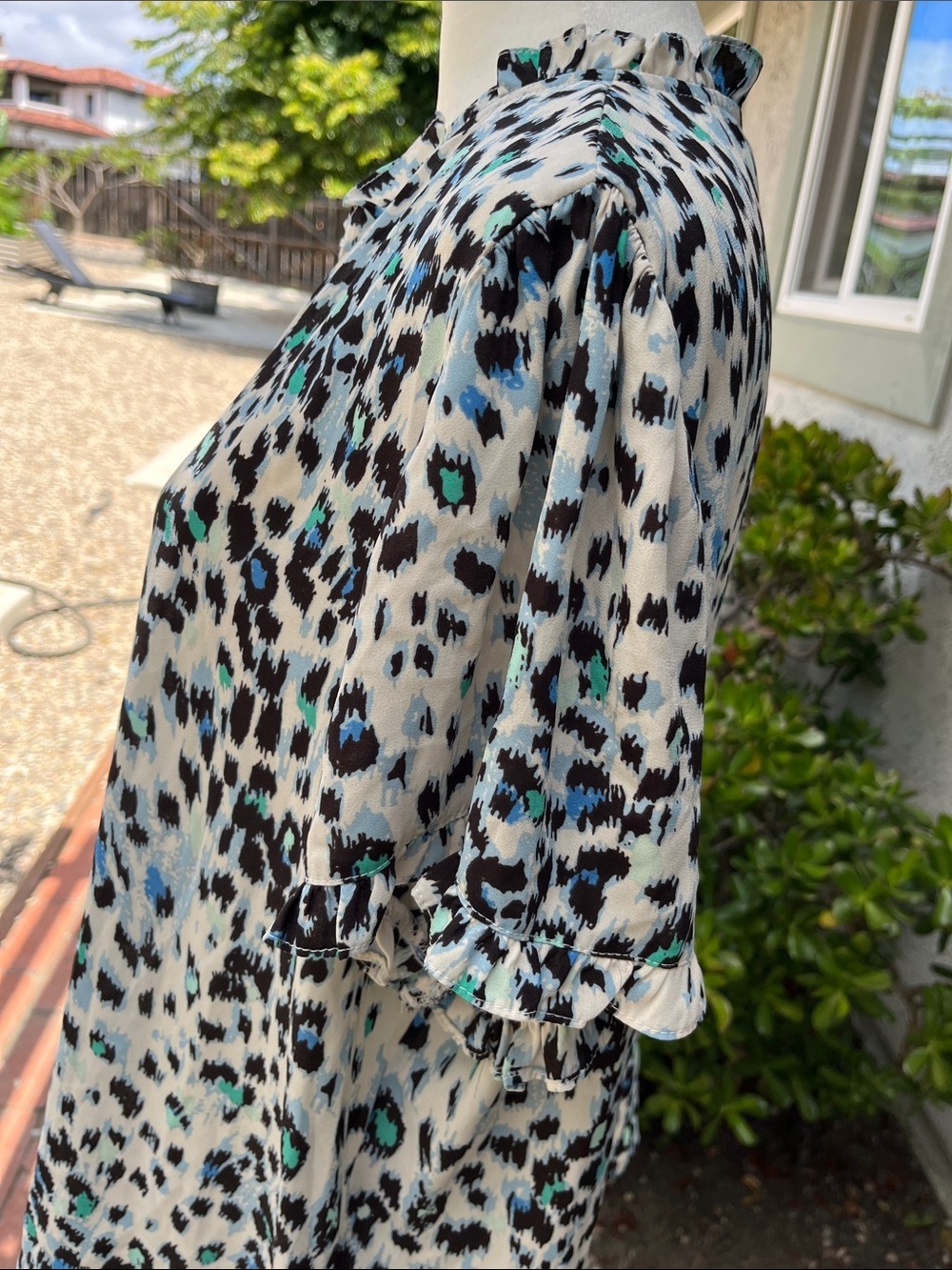 T Tahari Black, Cream, Brown and Teal Printed Blouse Size L - Picture 6 of 11